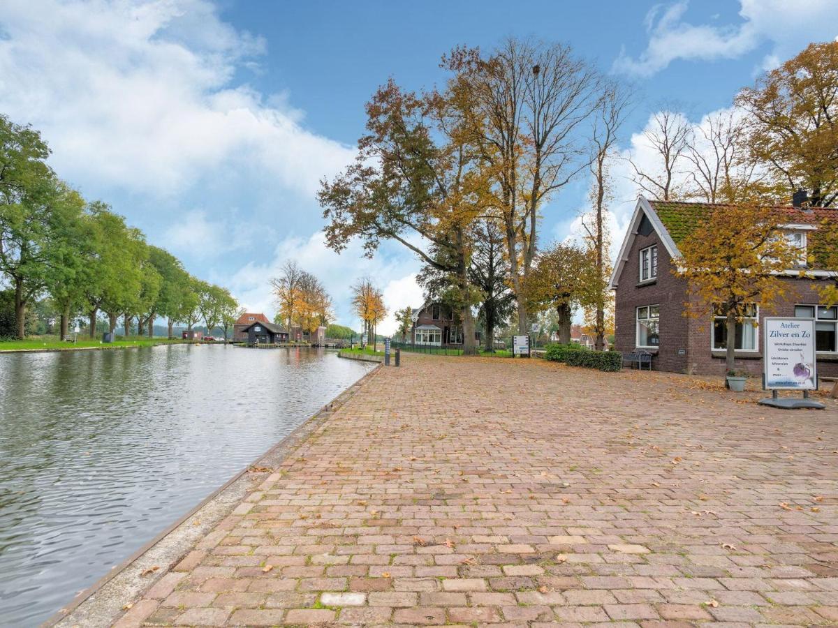 Cozy Holiday Home By The Canal In Dwingeloo Exterior foto